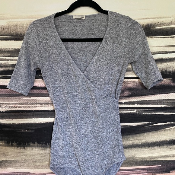 Grey cotton body suit by Wilfred. Gently used, still in great condition. - Picture 1 of 4